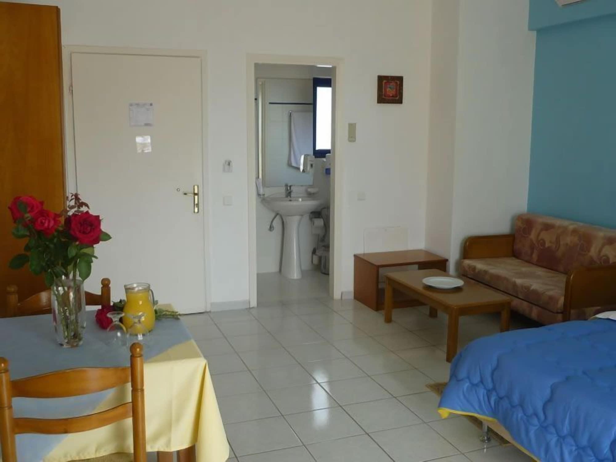 Hotel Oasis Kyparissia Exterior photo