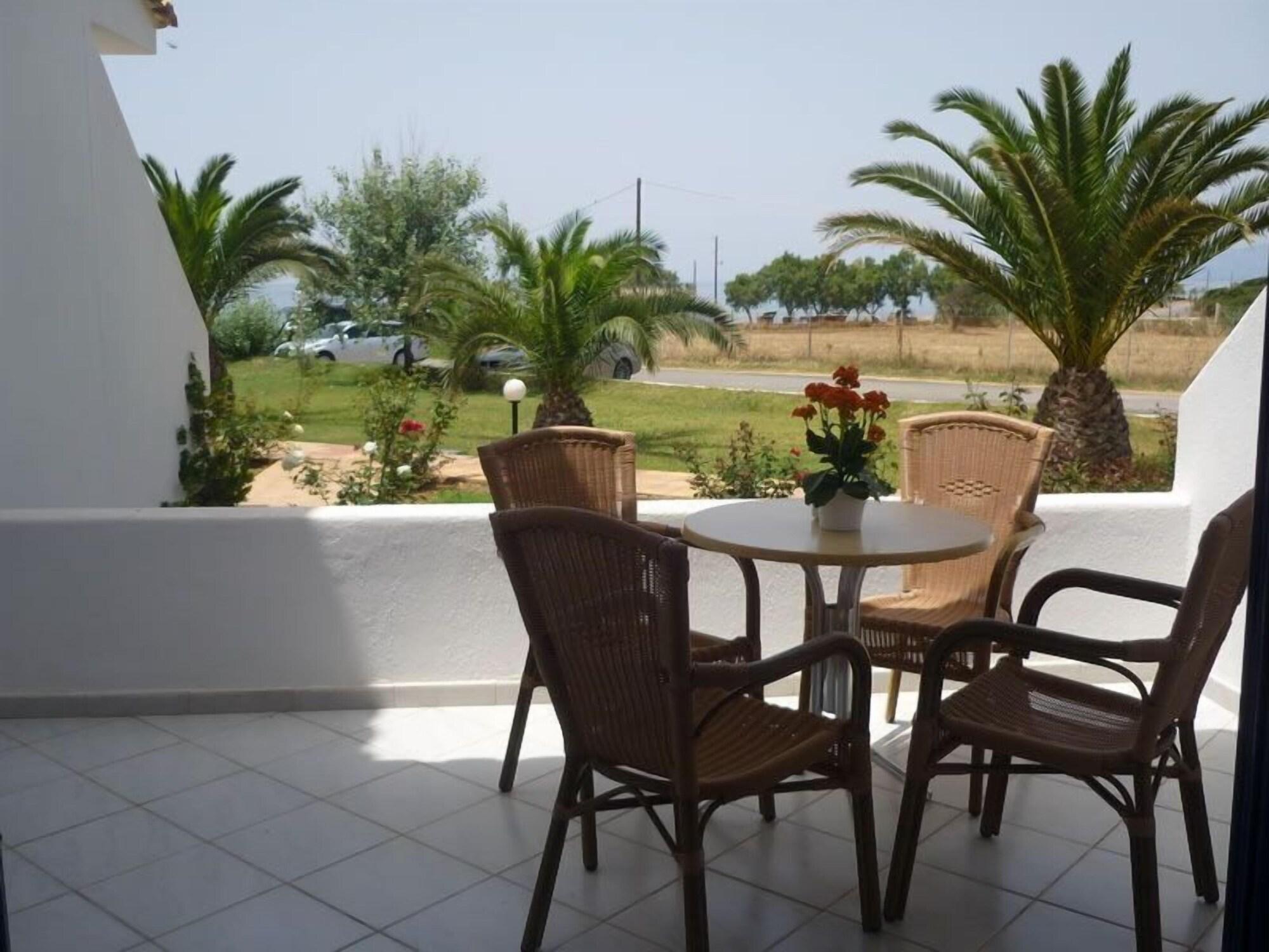 Hotel Oasis Kyparissia Exterior photo
