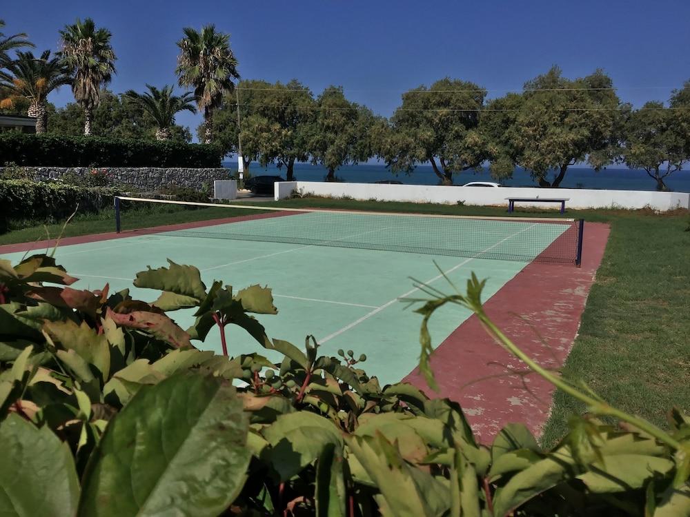 Hotel Oasis Kyparissia Exterior photo
