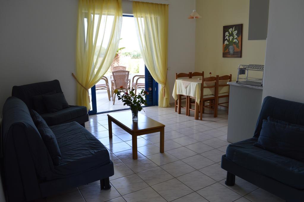 Hotel Oasis Kyparissia Exterior photo