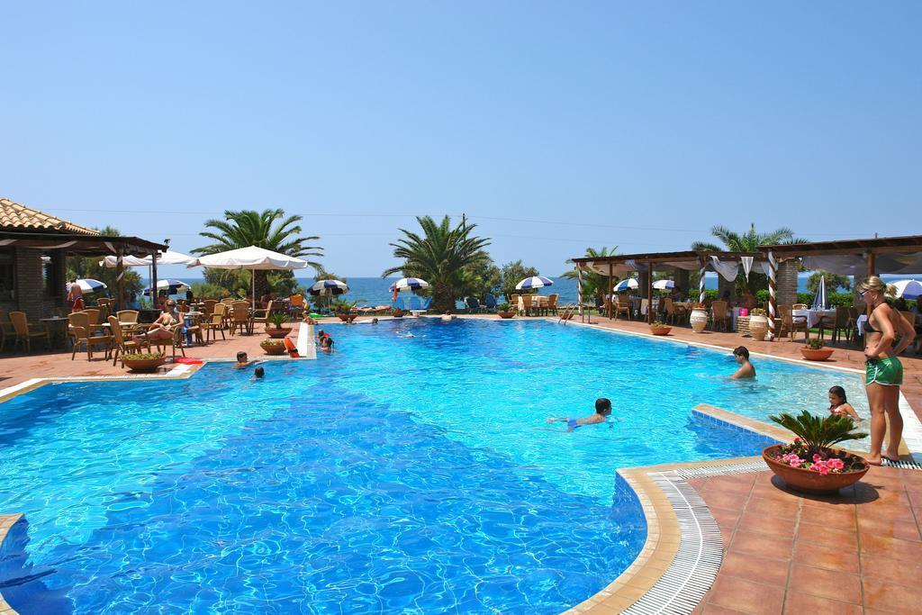 Hotel Oasis Kyparissia Exterior photo