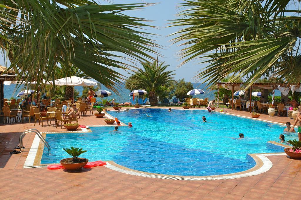 Hotel Oasis Kyparissia Exterior photo