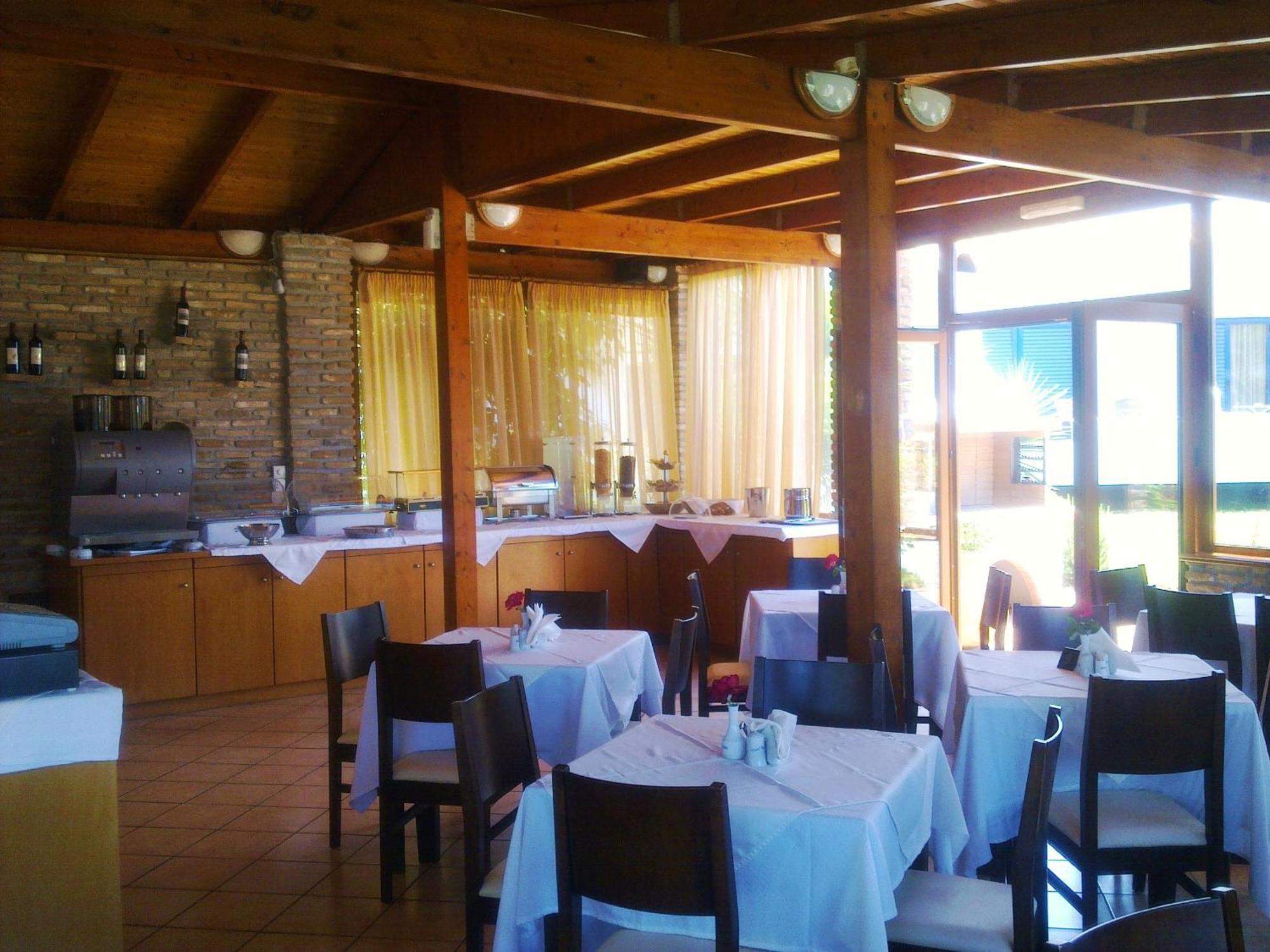 Hotel Oasis Kyparissia Exterior photo