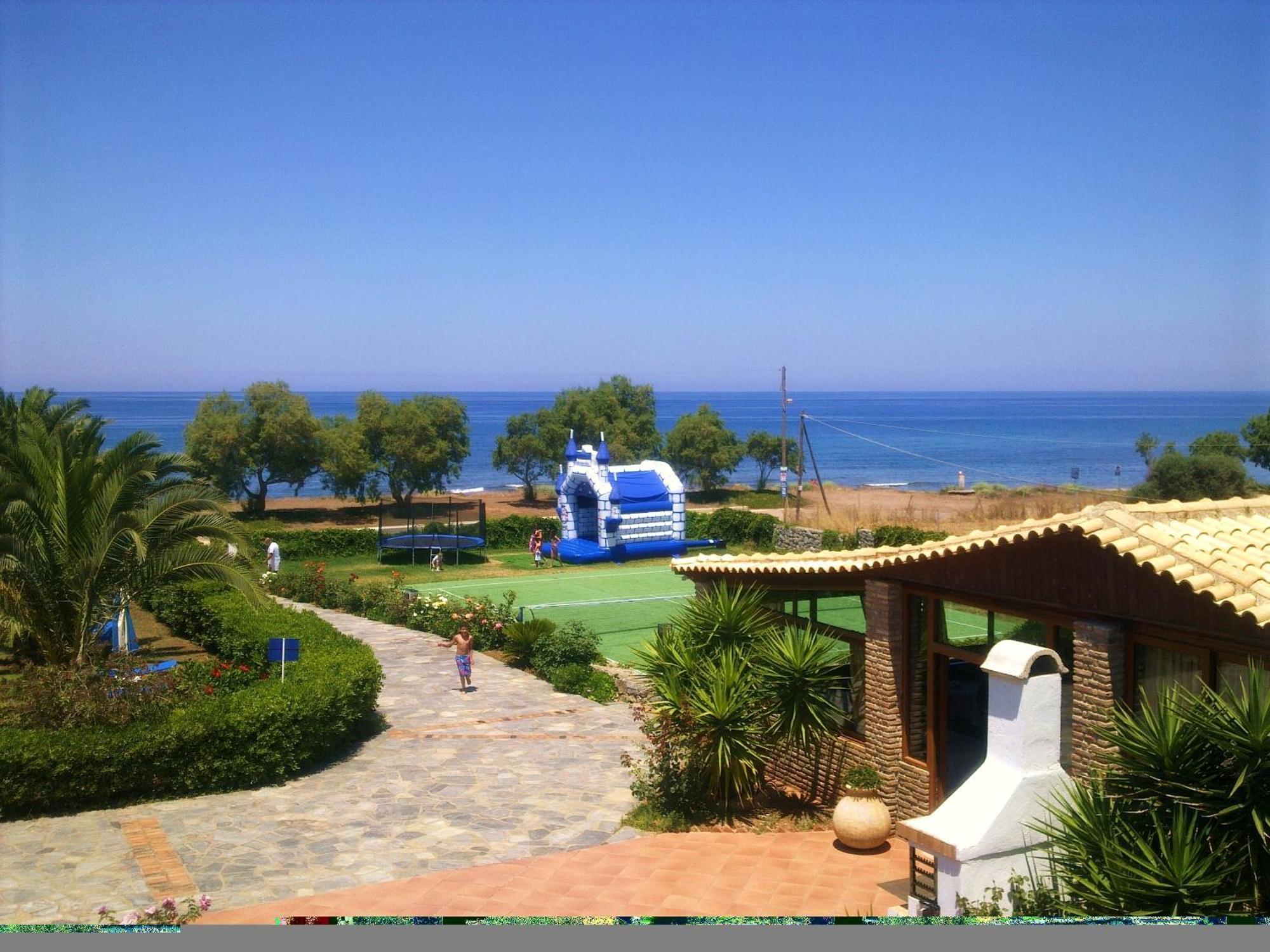 Hotel Oasis Kyparissia Exterior photo