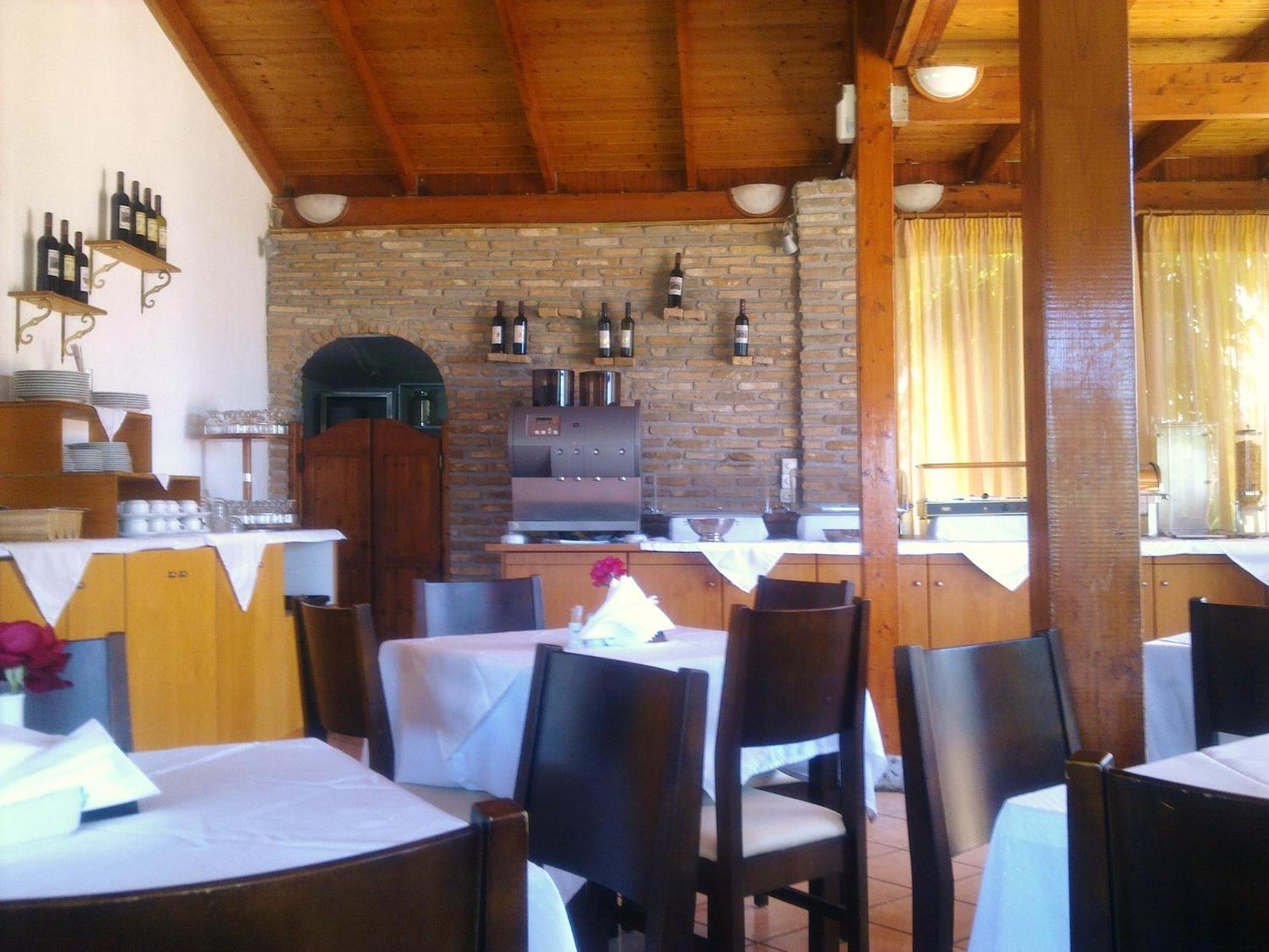 Hotel Oasis Kyparissia Exterior photo