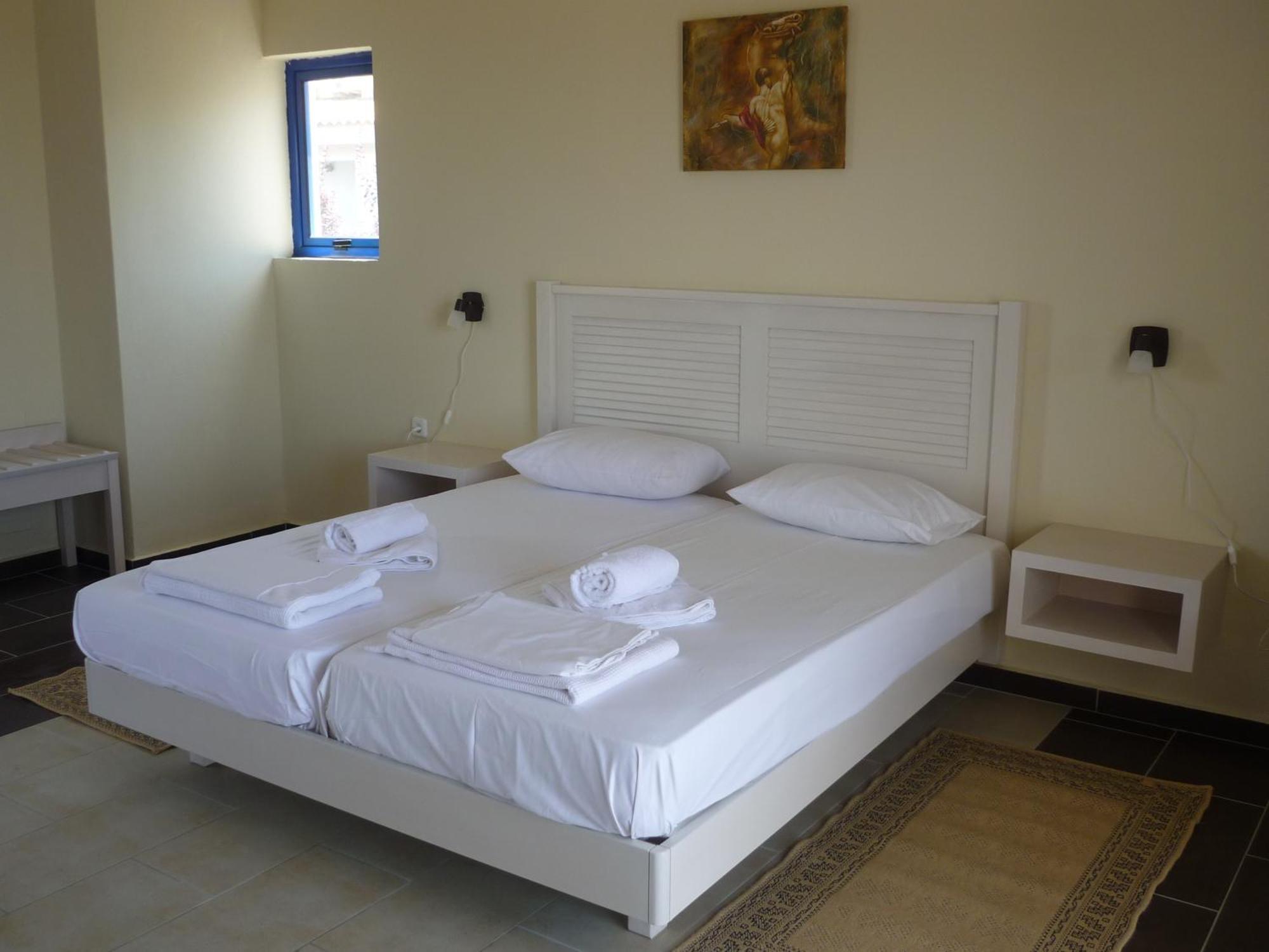 Hotel Oasis Kyparissia Exterior photo
