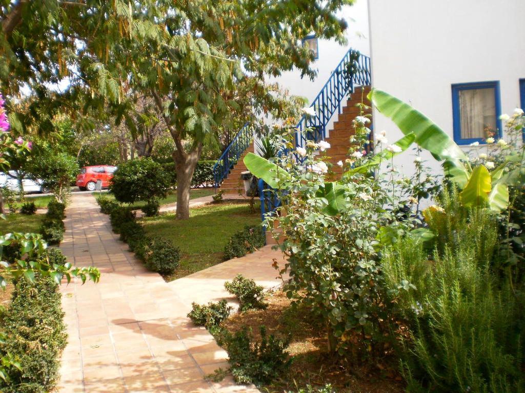 Hotel Oasis Kyparissia Exterior photo