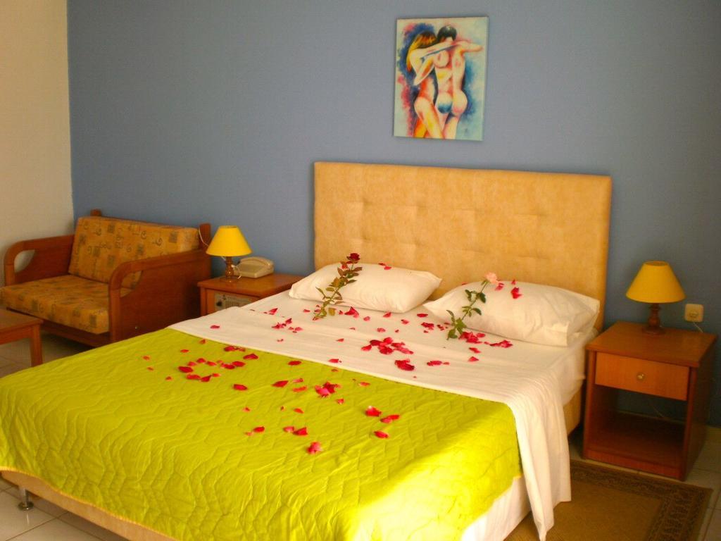 Hotel Oasis Kyparissia Exterior photo