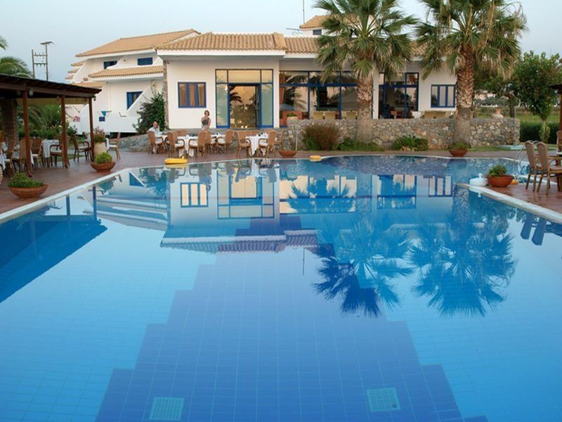 Hotel Oasis Kyparissia Exterior photo