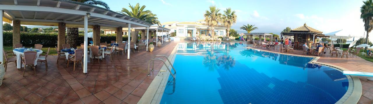 Hotel Oasis Kyparissia Exterior photo