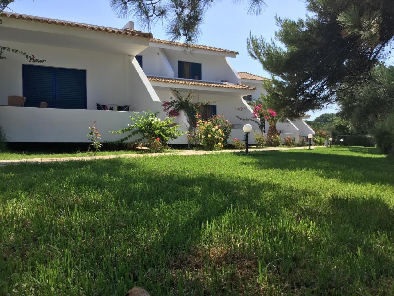 Hotel Oasis Kyparissia Exterior photo