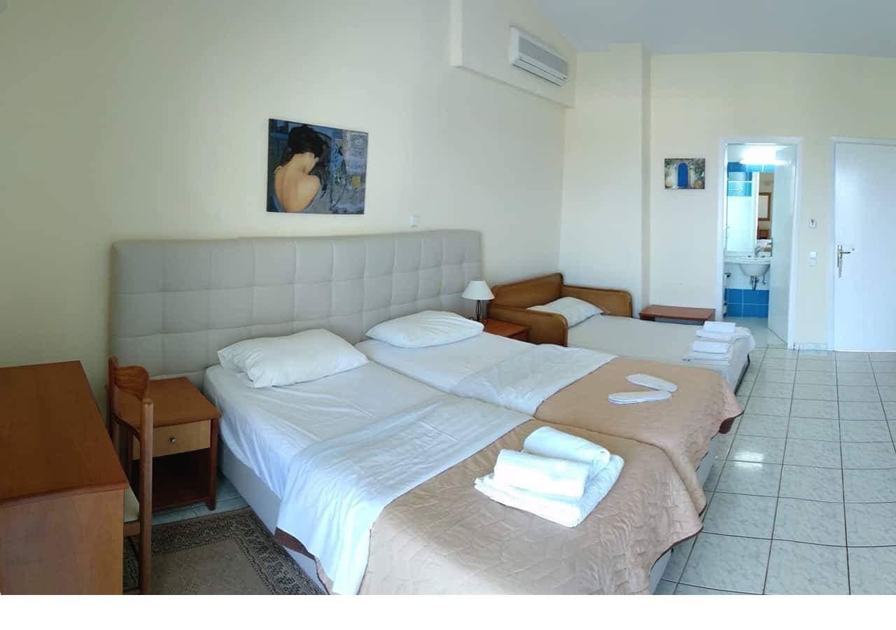 Hotel Oasis Kyparissia Exterior photo