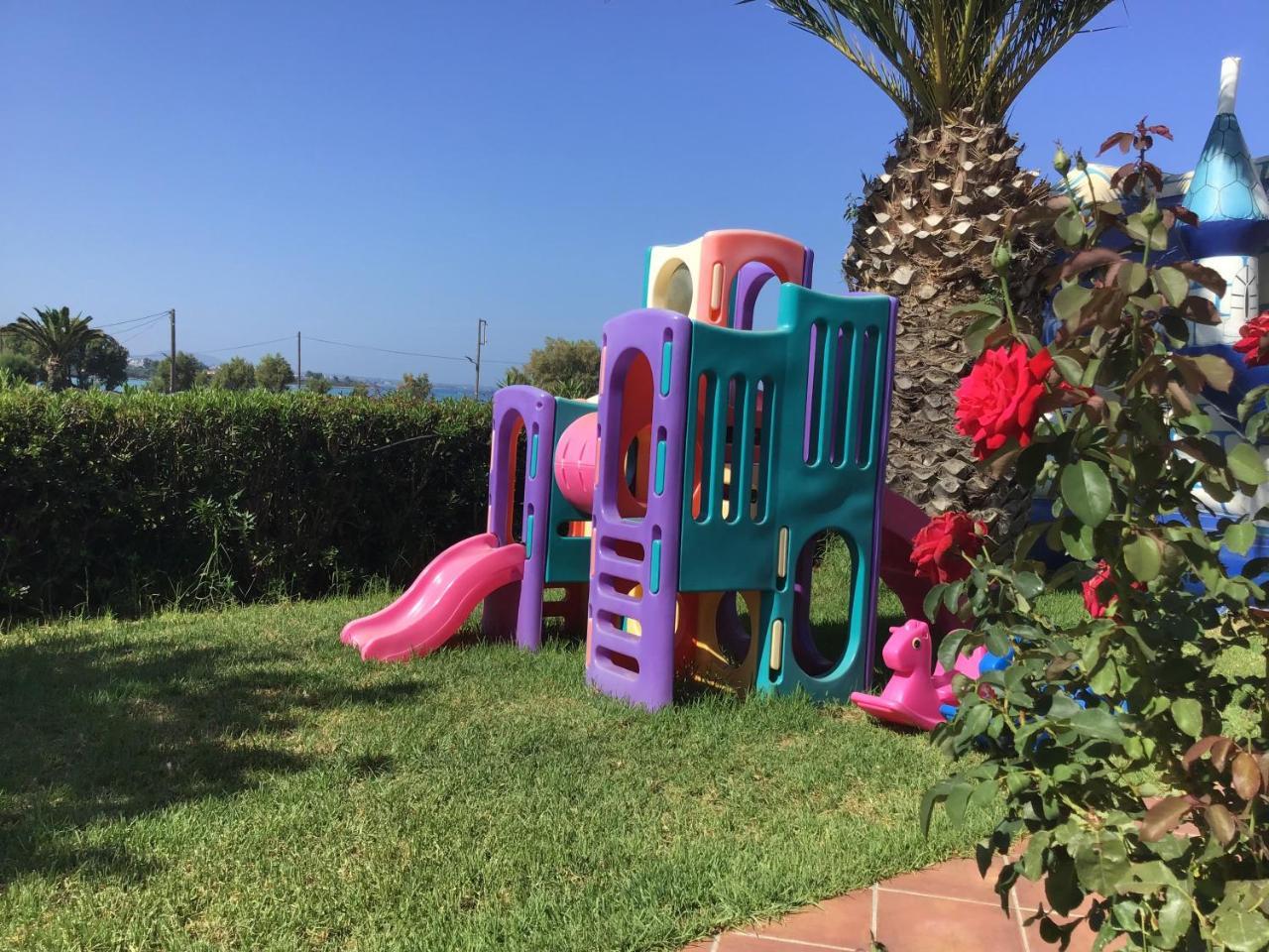 Hotel Oasis Kyparissia Exterior photo