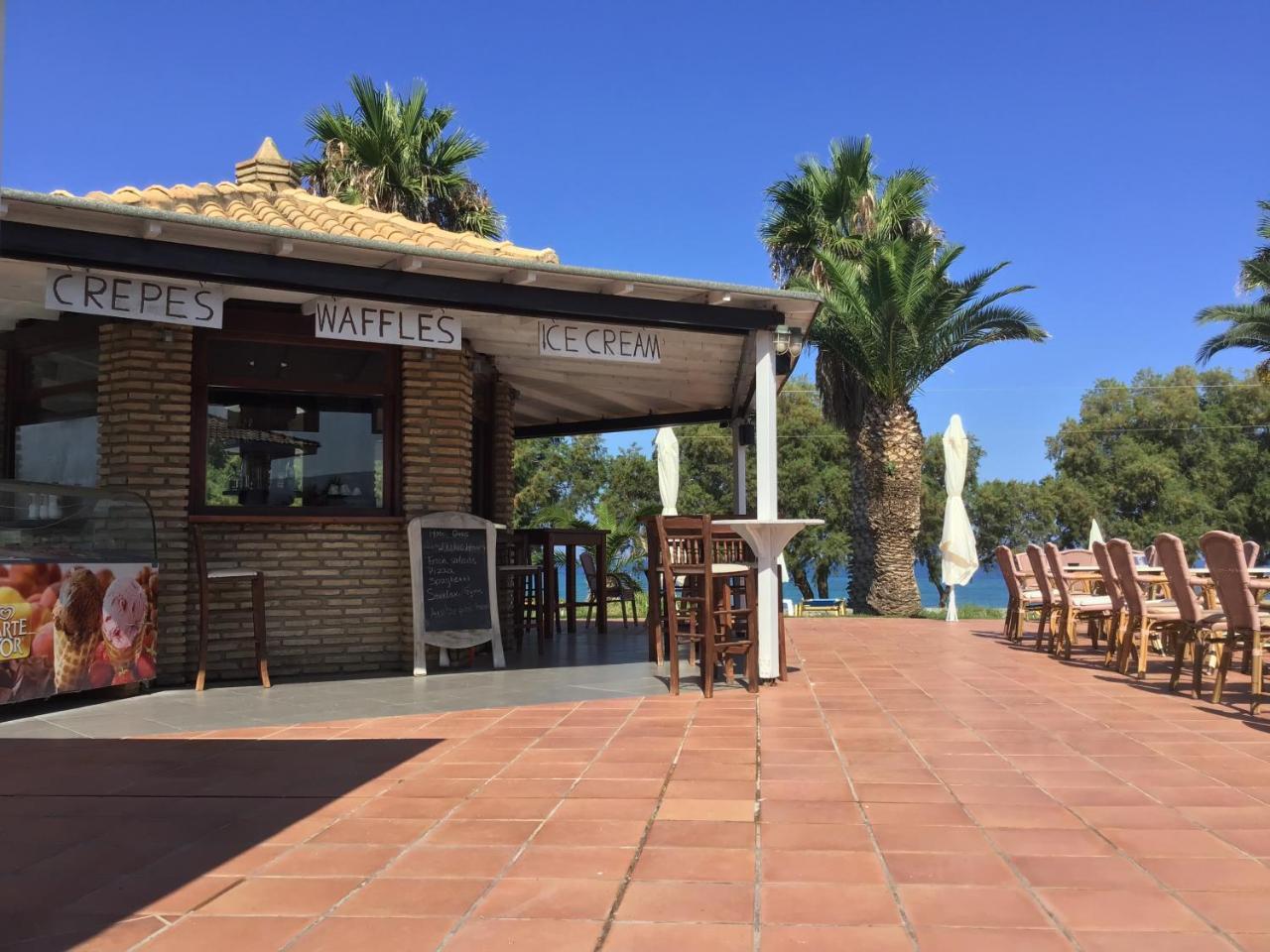Hotel Oasis Kyparissia Exterior photo