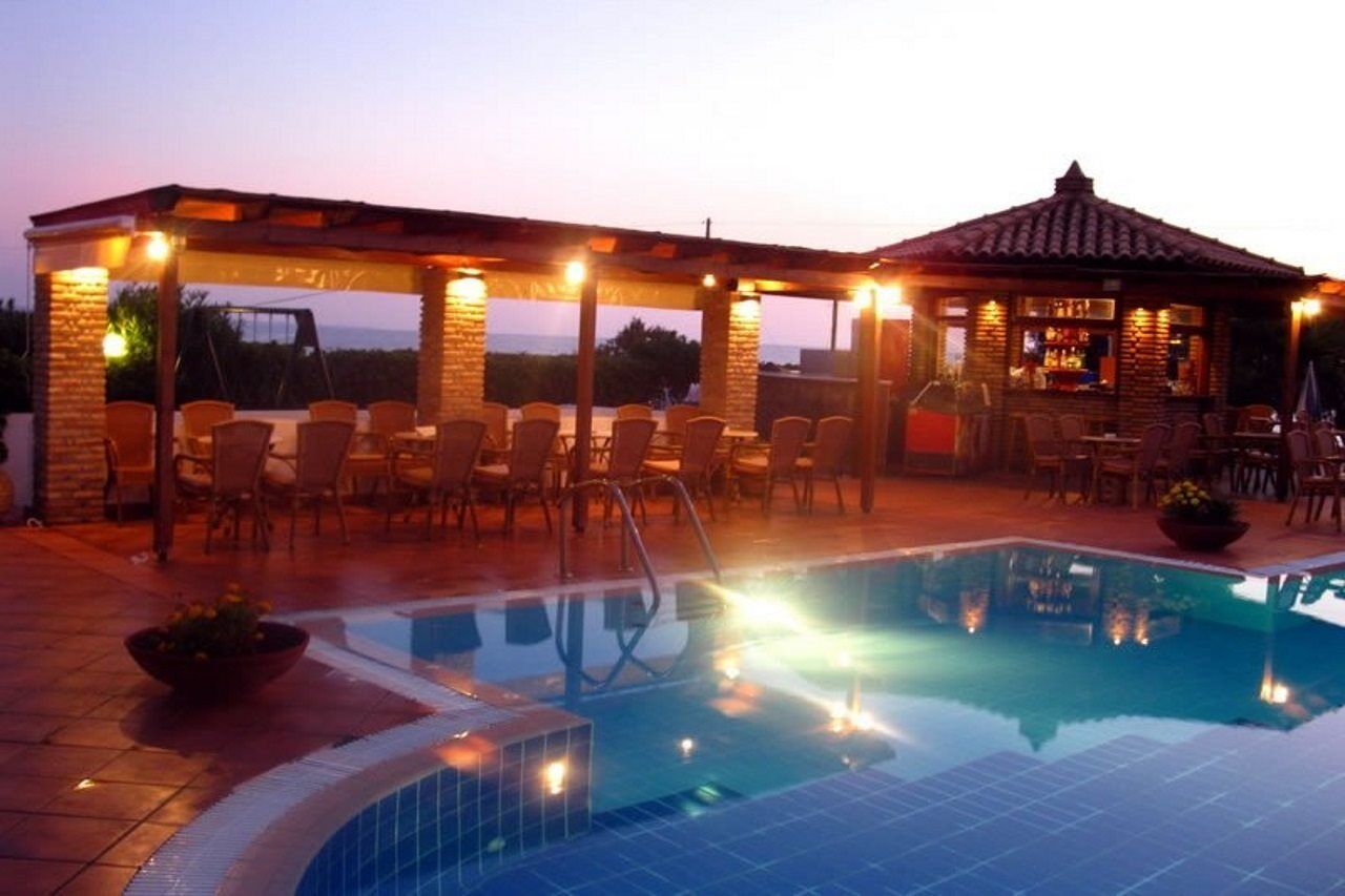 Hotel Oasis Kyparissia Exterior photo