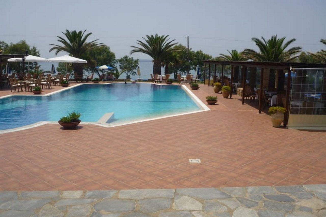 Hotel Oasis Kyparissia Exterior photo
